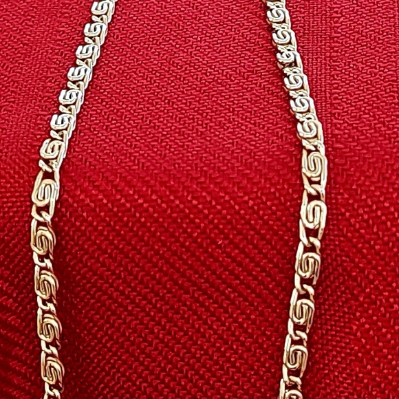 Green and Gold Flecked Oval Pendant Necklace - Picture 5 of 7